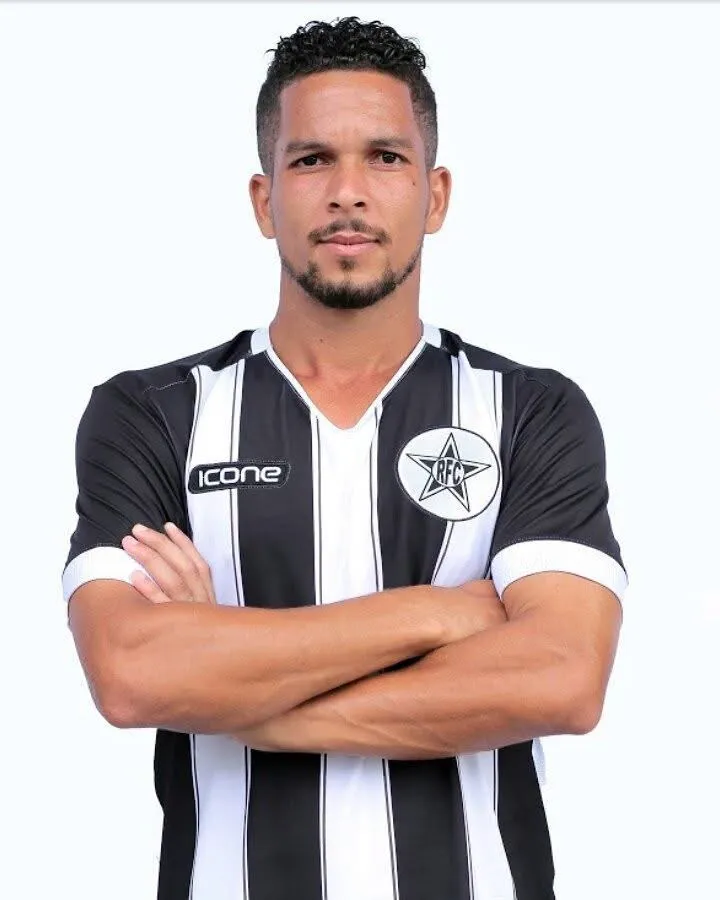 Atleta lateral direito muriel magalhaes