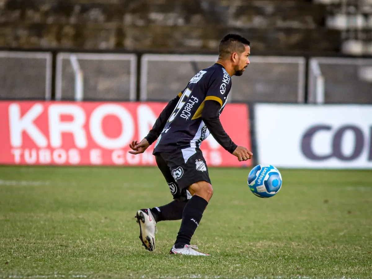 Atleta lateral direito muriel magalhaes