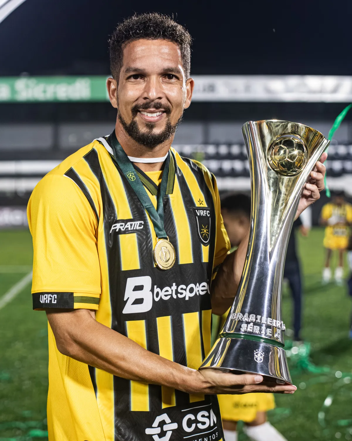 Atleta lateral direito muriel magalhaes