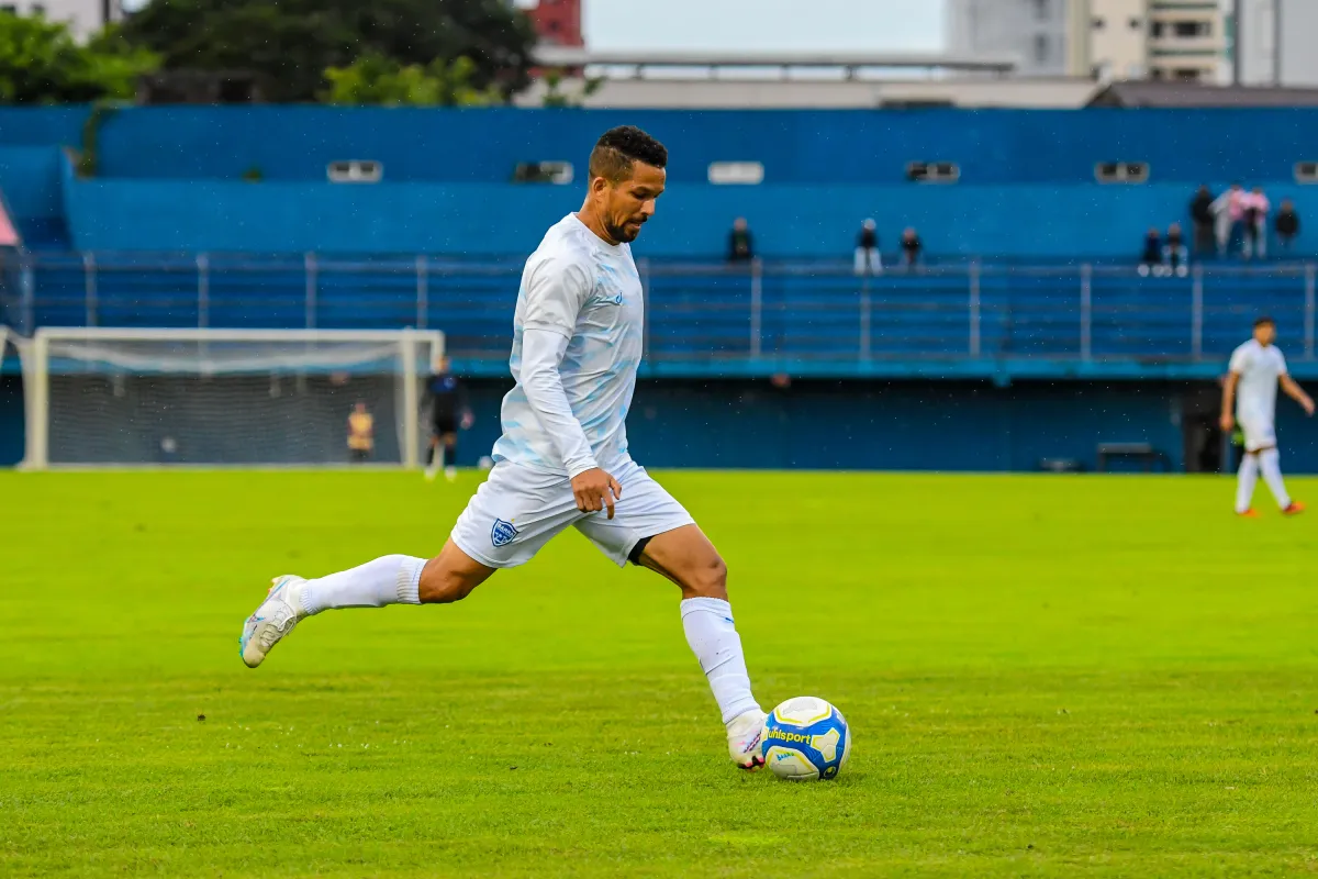 Atleta lateral direito muriel magalhaes