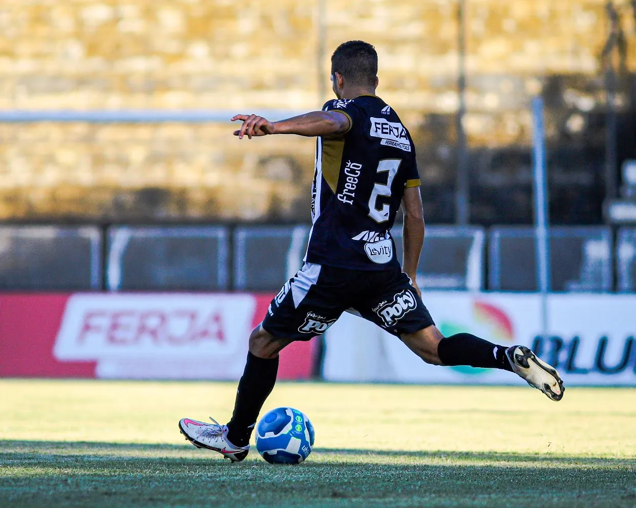 Atleta lateral direito muriel magalhaes