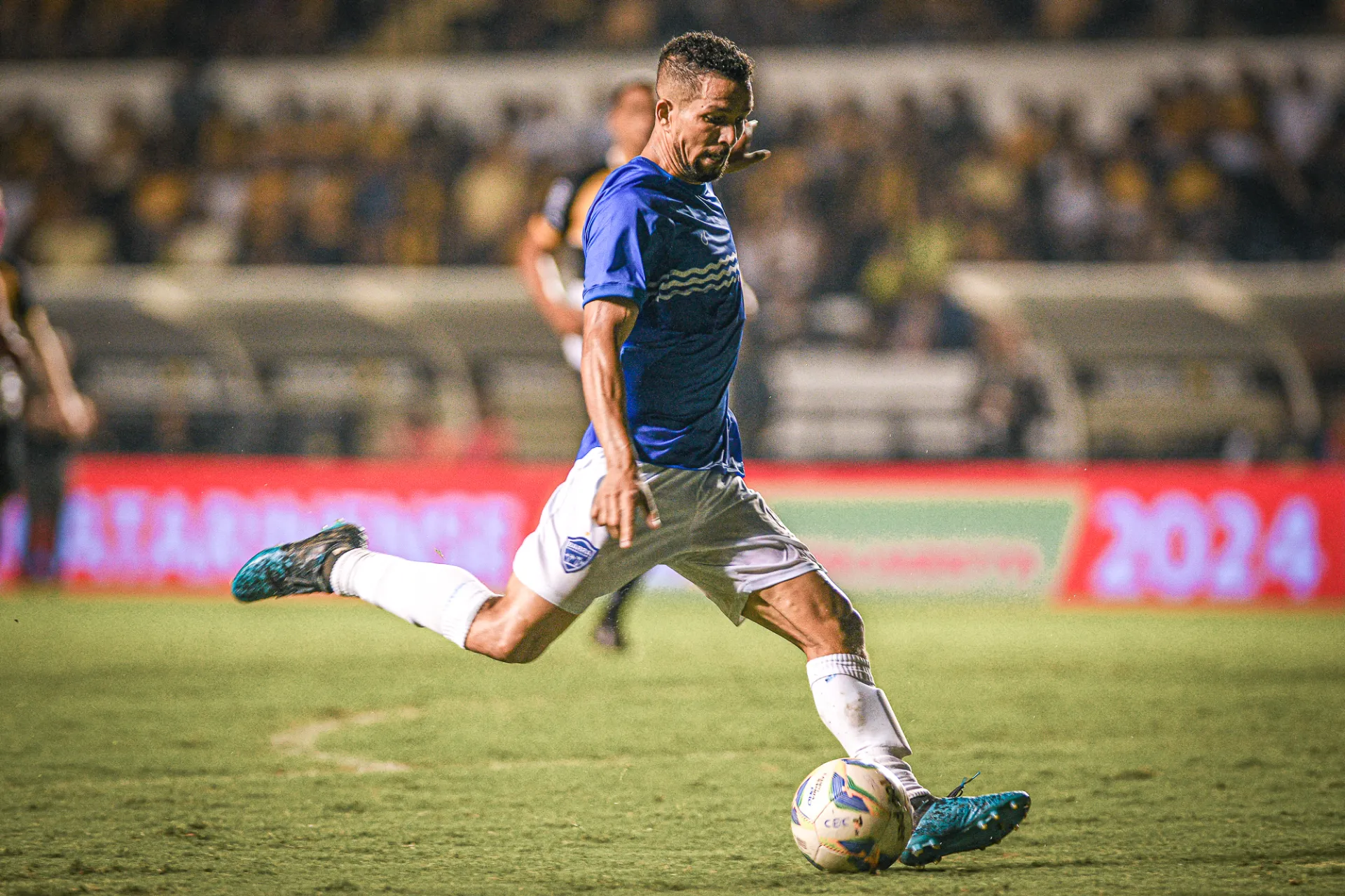 Atleta lateral direito muriel magalhaes